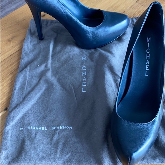 Navy micheal Shannon heels - Picture 4 of 4